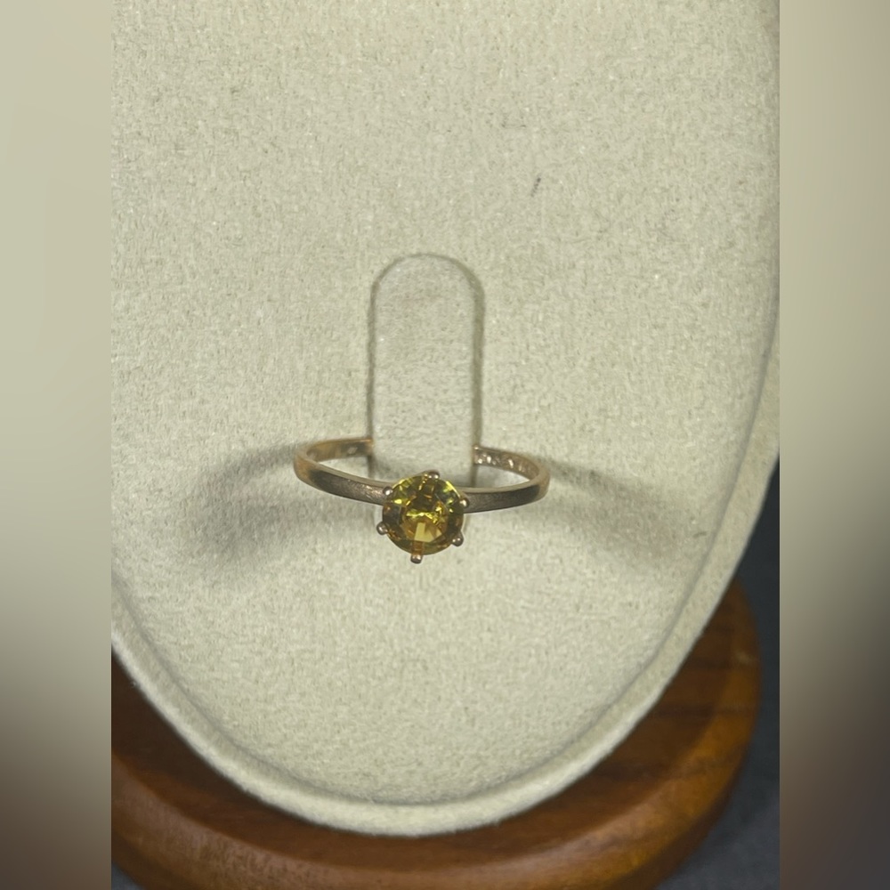 10K Solid Yellow Gold 0.84Ctw Yellow Sapphire Ring 1.2 grams - Picture 4 of 10